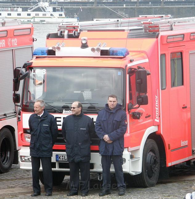 Neue LF`s fuer Koeln Uebergabe in Koeln Deutz an den Wachen  P044.JPG
